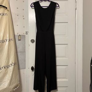 H&M jumpsuit with an adjustable back to snatch your waist and chest 💌🤍❤️